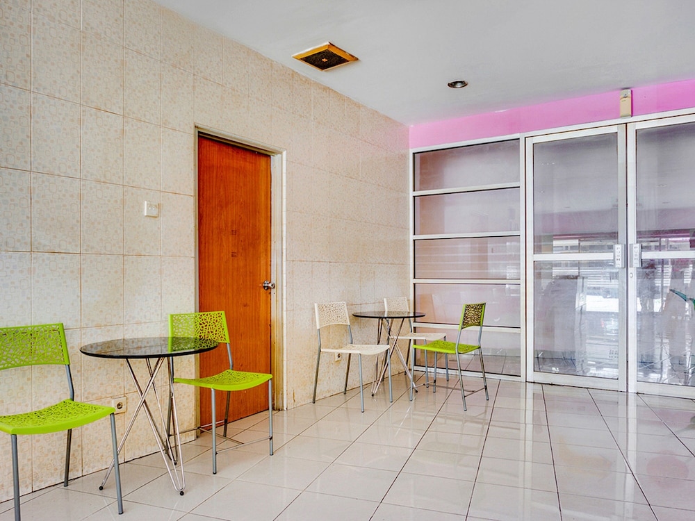 spot on 2214 wisma jampea