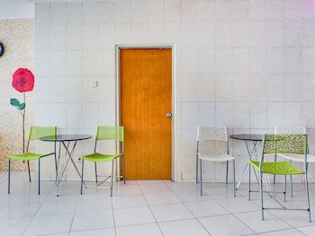 spot on 2214 wisma jampea