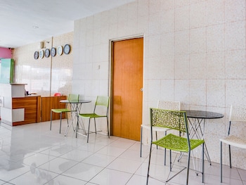 spot on 2214 wisma jampea