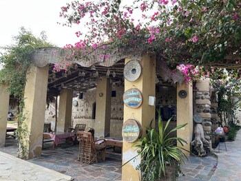 zad elmosafer guest house