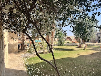 zad elmosafer guest house