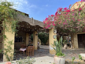 zad elmosafer guest house