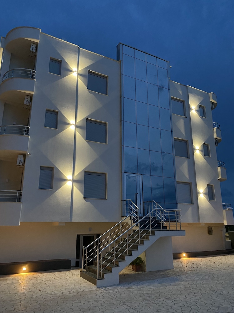 al hotel