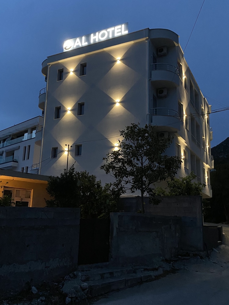 al hotel