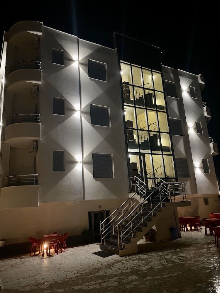 al hotel