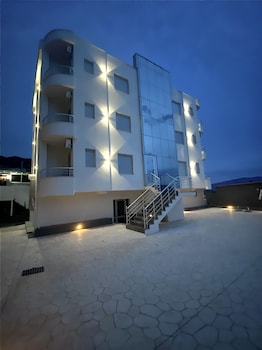 al hotel