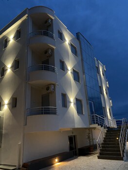 al hotel