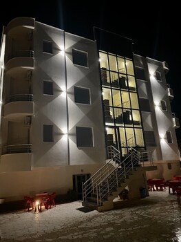 al hotel
