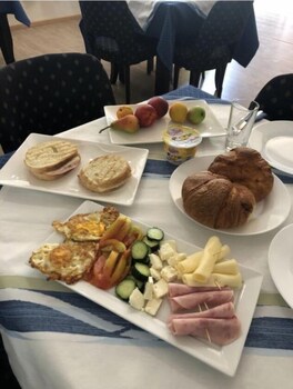 al hotel