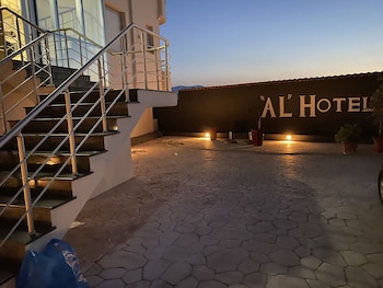 al hotel