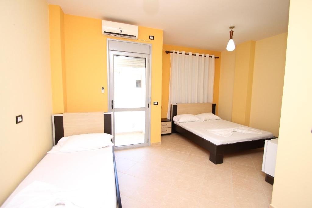 al hotel