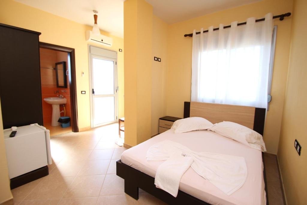 al hotel