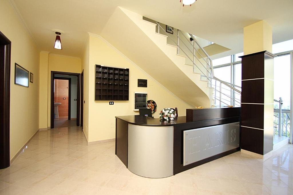 al hotel
