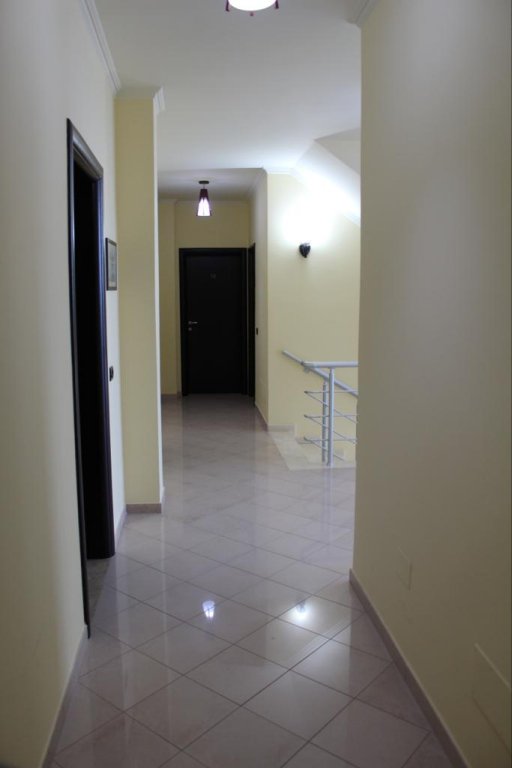 al hotel