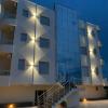 al hotel