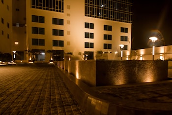 lemon tree hotel sector 60 gurugram