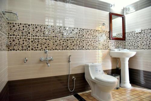 jungle palace homestay