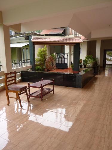 jungle palace homestay