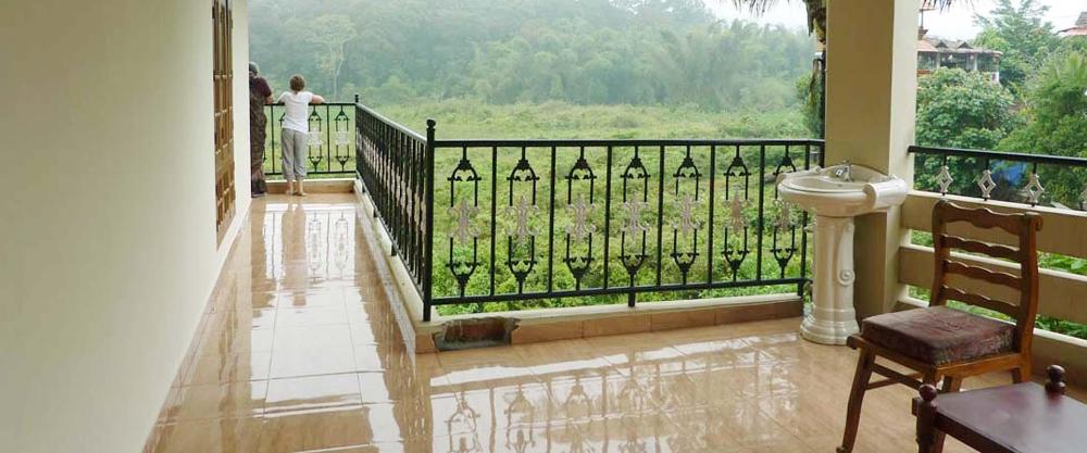 jungle palace homestay