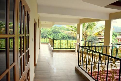 jungle palace homestay