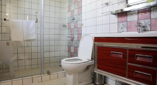 mountain crest hotel