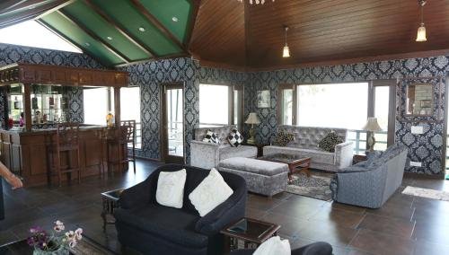 mountain crest hotel