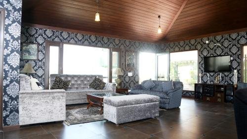 mountain crest hotel