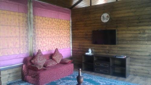 mountain crest hotel