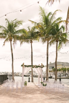 naples bay resort and marina