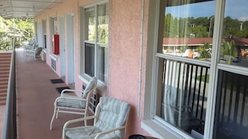 contys motel