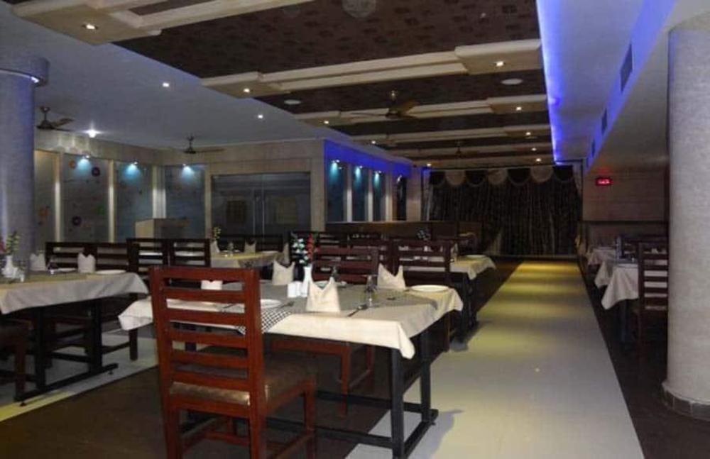 hotel vinayak palace