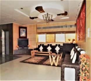 hotel vinayak palace