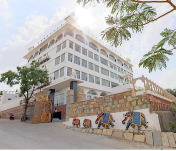 regenta central mewargarh