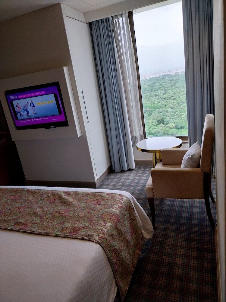 efcee sarovar portico bhavnagar