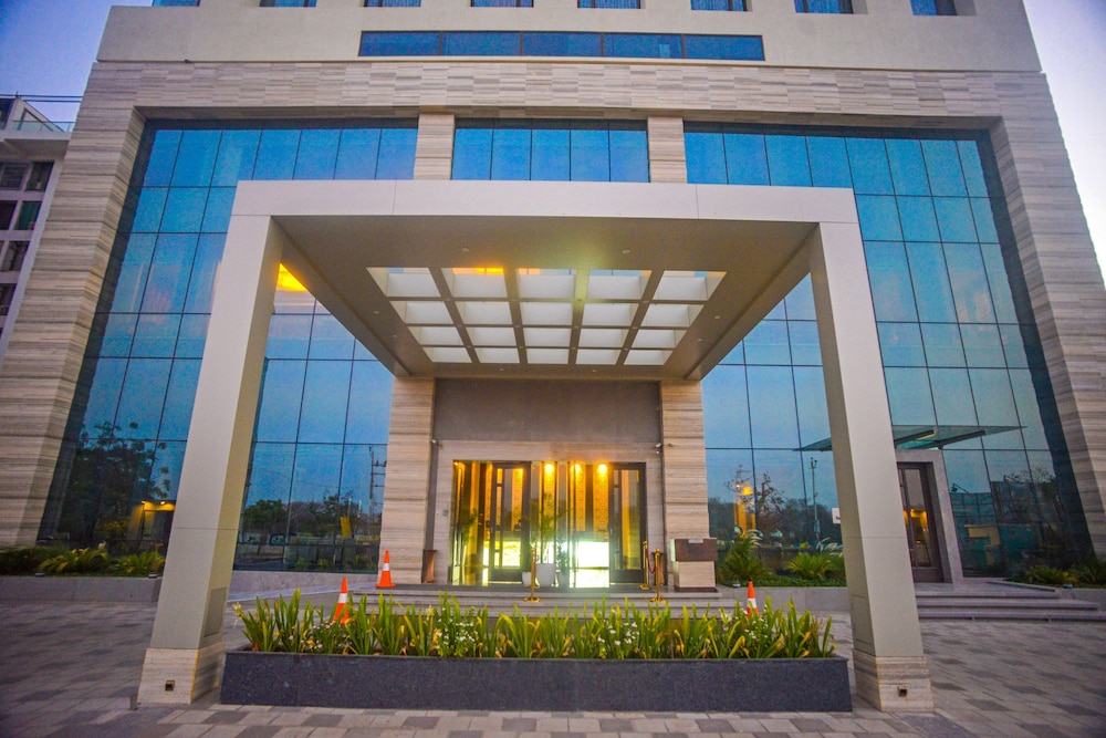 efcee sarovar portico bhavnagar