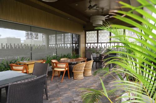 efcee sarovar portico bhavnagar