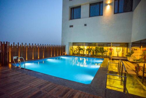 efcee sarovar portico bhavnagar