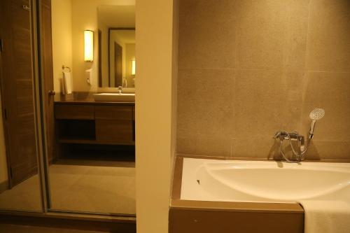 efcee sarovar portico bhavnagar