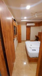 hotel rigga inn kokilaben dhirubhai ambani hospital