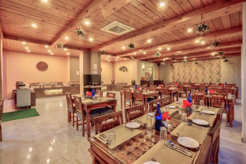 Snow Flakes Resort And Spa Centrally Heated Luxury Resort, Shuru, Manali,4 star