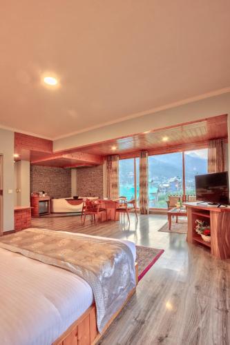 snow flakes resort and spa centrally heated luxury resort