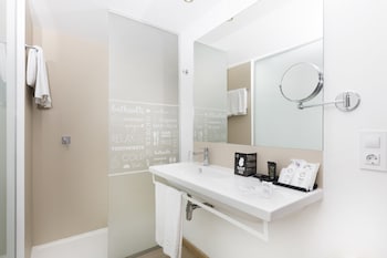 be live adults only marivent