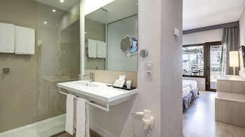 be live adults only marivent