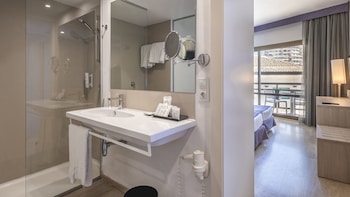 be live adults only marivent