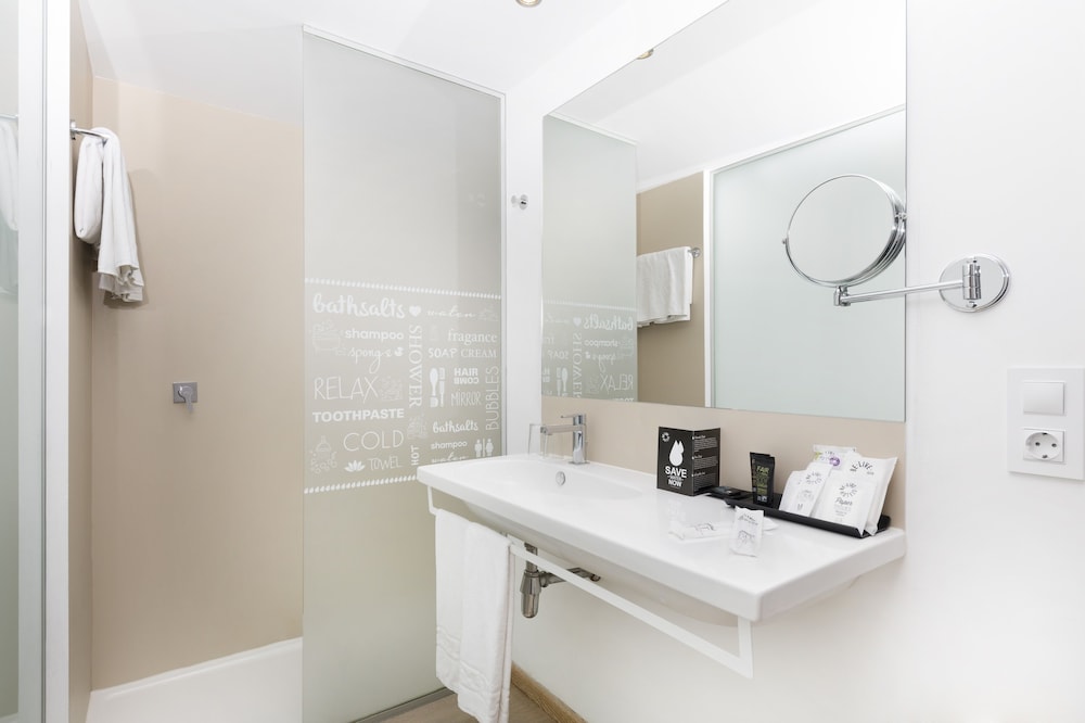 be live adults only marivent