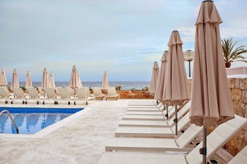 be live adults only marivent