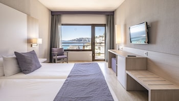 be live adults only marivent