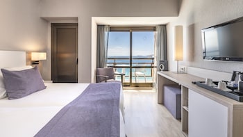 be live adults only marivent