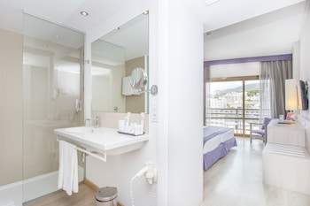 be live adults only marivent