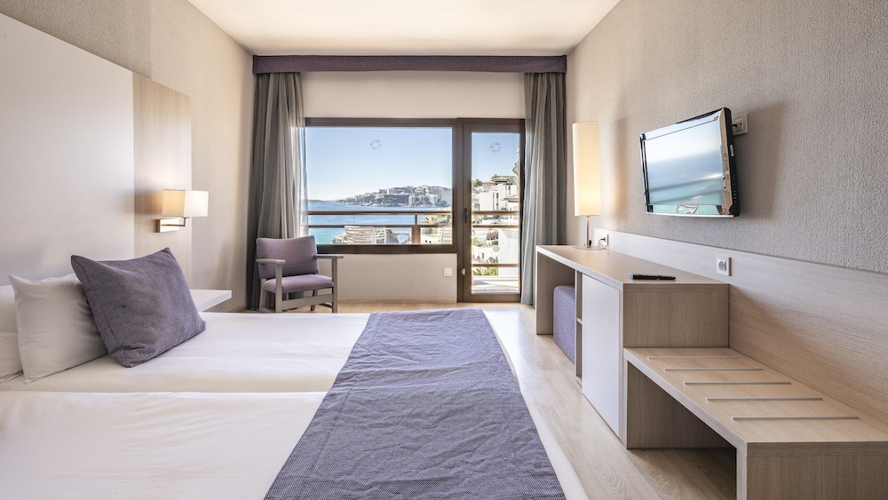 be live adults only marivent